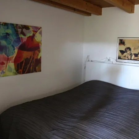 Holiday home Reetdachhaus-poppenbuell *
