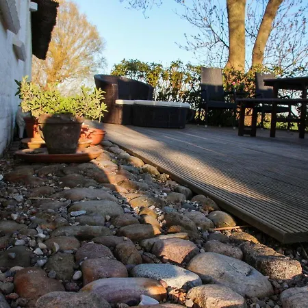 Reetdachhaus-poppenbuell *