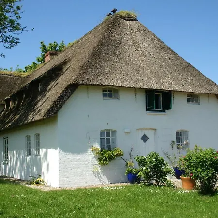 Reetdachhaus-poppenbuell *