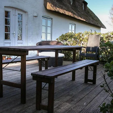 Reetdachhaus-poppenbuell *