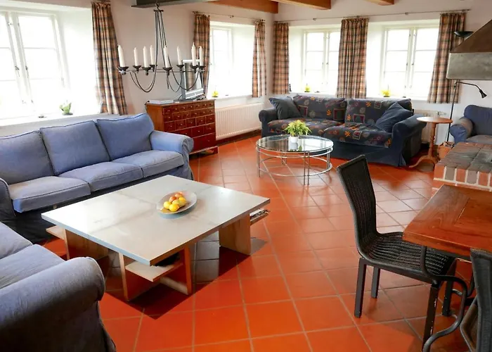 Reetdachhaus-poppenbuell * Poppenbull