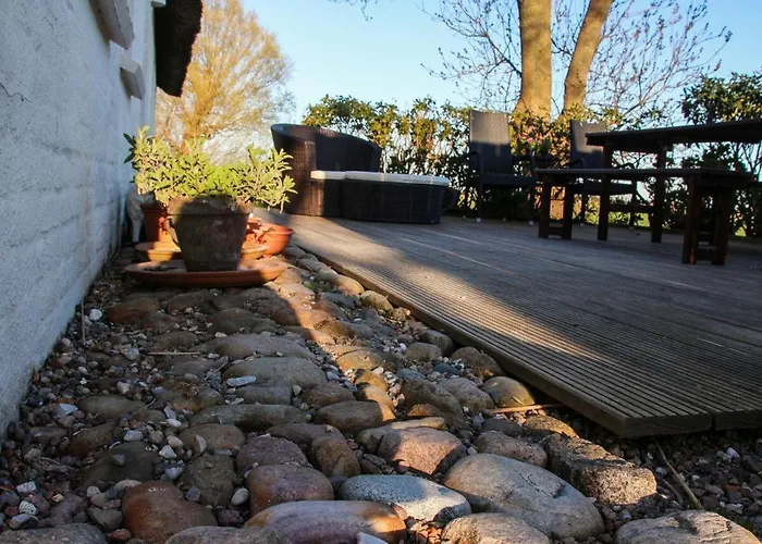 Reetdachhaus-poppenbuell *