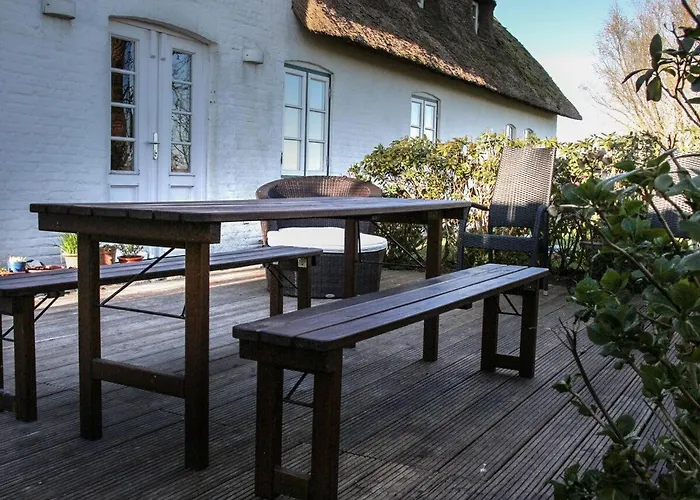 Reetdachhaus-poppenbuell *